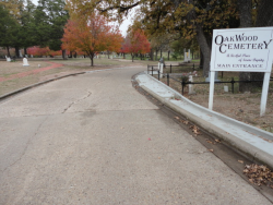 Oakwood Cemetery entrance sign.png