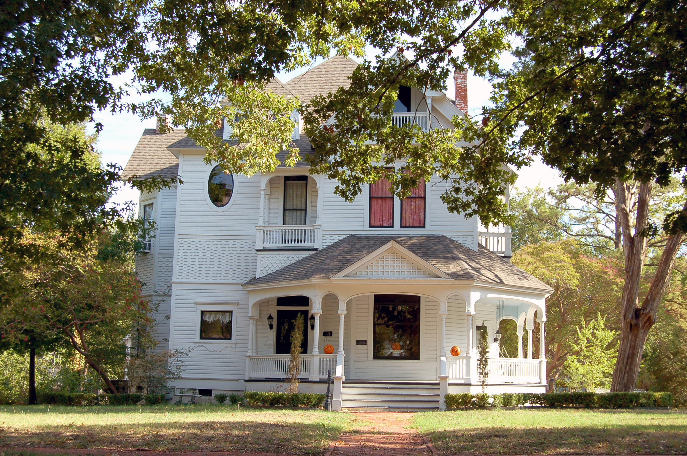 Home in the Carriage Historical District in Corsicana, TX